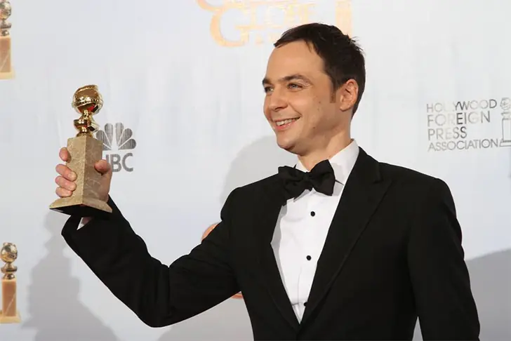 Kayley presented Jim Parsons with his first Golden Globe in 2011.
