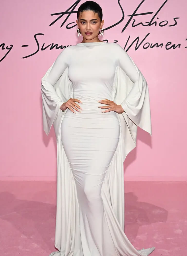 Kylie Jenner – 5’6″, 139 Pounds